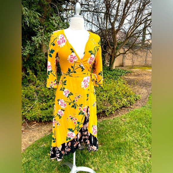 COTTON ON 🌻 Floral Wrap Dress in Yellow and Black - Picture 1 of 10